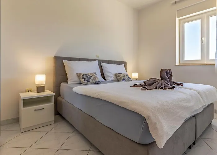 Rok 7 By Interhome 풀라